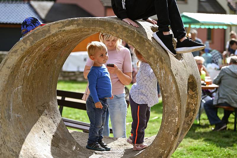 Park pod Vlašským dvorem se dočkal slavnostního otevření.