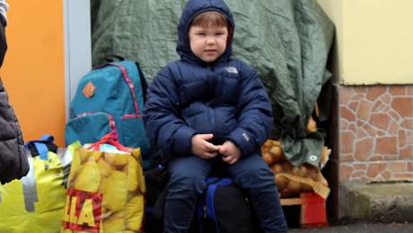 Stěhování ukrajinských uprchlíků z rekreačního areálu ve Zbraslavicích.