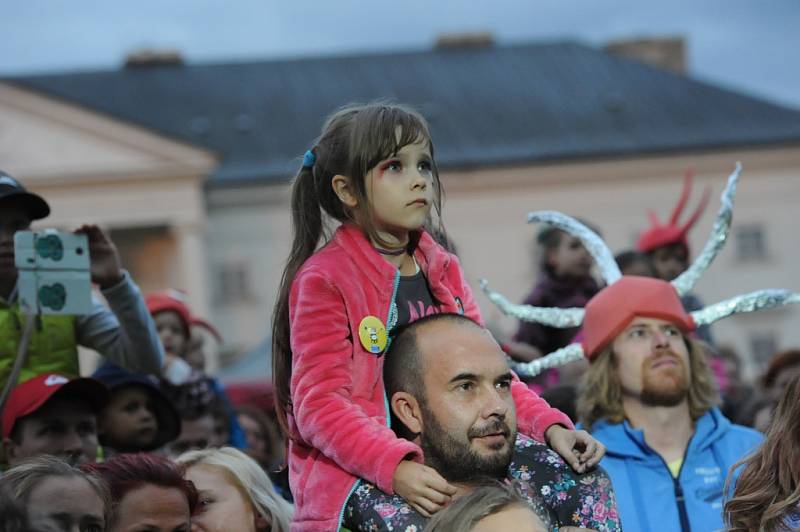 Kefír tradičně bavil spoustou atrakcí, tou největší byli Kašpárek a Bozzookas.