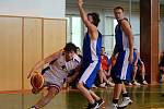 Kutná Hora porazila v basketbalu Slaný, 6. října 2013.