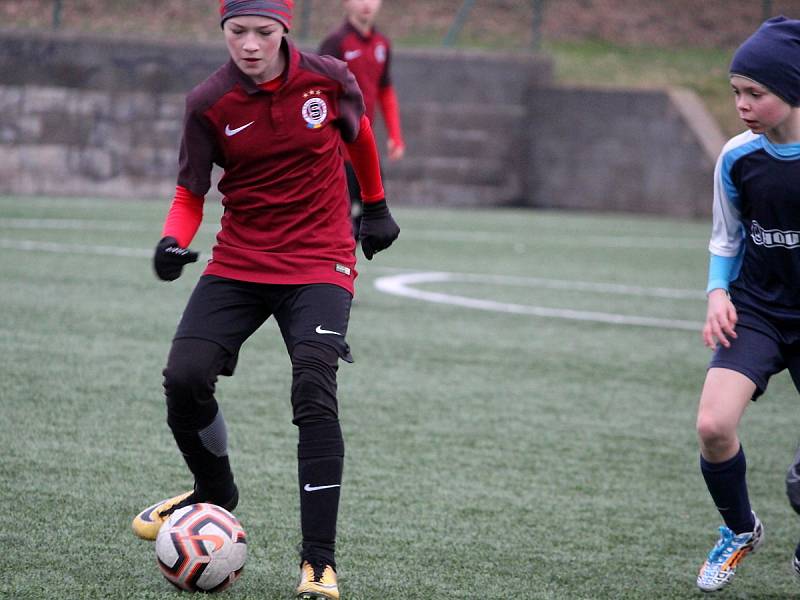 Fotbalový přípravný zápas, mladší žáci, kategorie U13: FK Čáslav - AC Sparta Praha dívky 3:1 (0:0).