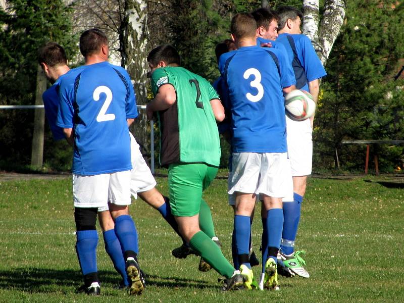 Fotbalová III. třída: SK Kluky - TJ Sokol Červené Janovice 2:1 (0:0).