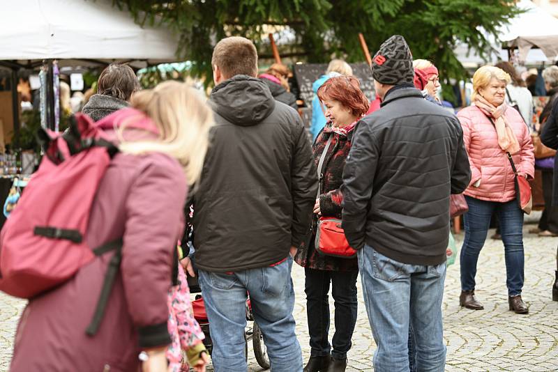 Na trhu bylo možné ochutnat dobroty, i zakoupit řemeslné výrobky.