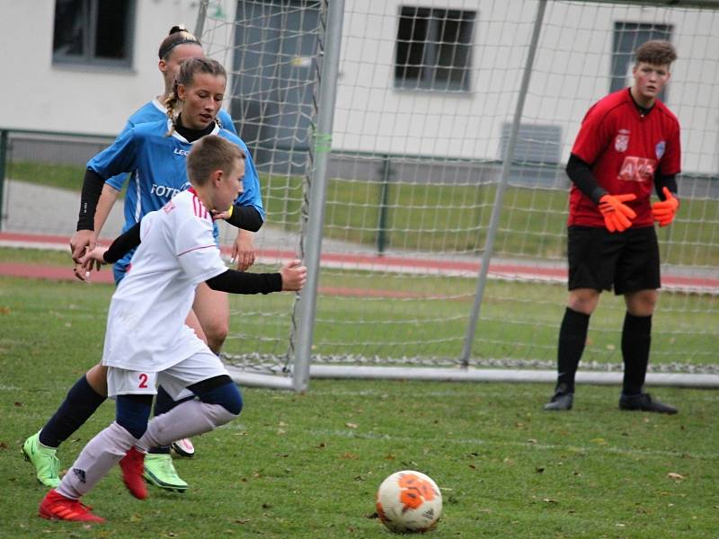 Fotbalový okresní přebor starších žáků: FK Čáslav dívky - TJ Star Tupadly 1:1 (0:0).