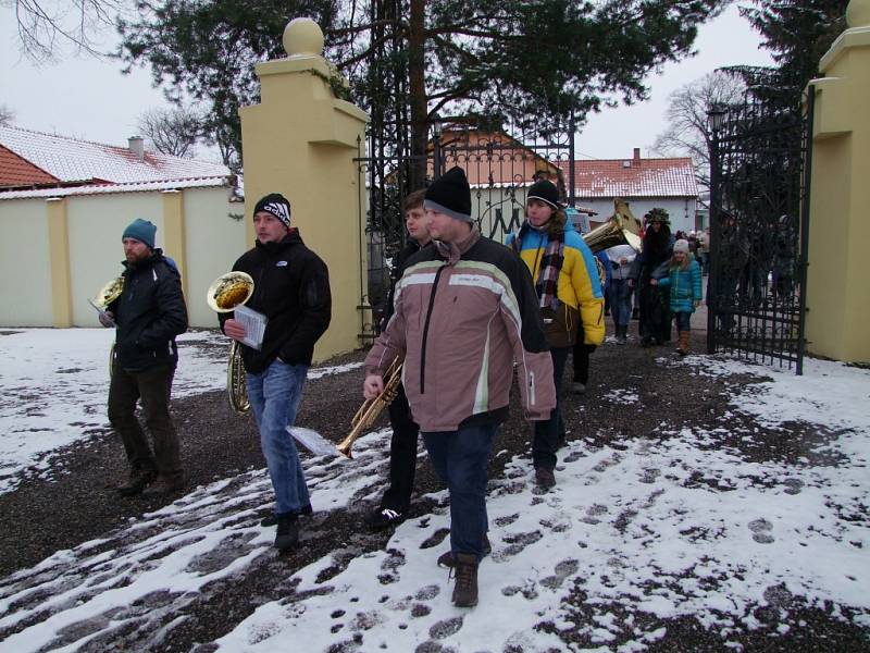 Masopustní masky pochodovaly Úmonínem