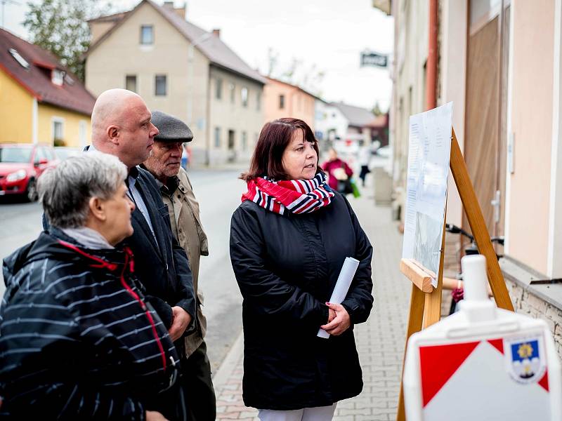 Instalace Kamenů zmizelých „Stolpersteine“ v Uhlířských Janovicích