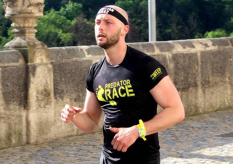 Závod Spartan race v Kutné Hoře odstartoval.