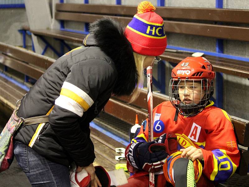 Hokejové mistrovské utkání krajské ligy mladších žáků: SK Sršni Kutná Hora - HC Hvězda Praha 3:20 (1:6, 1:3, 1:11).