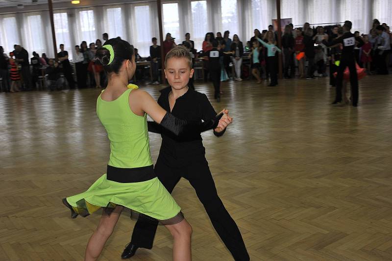 V Uhlířských Janovicích soutěžily taneční páry.