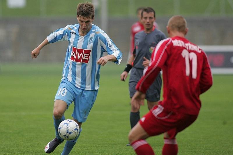 Z druholigového fotbalového střetnutí Čáslav - Třinec (2:1)