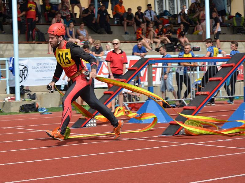 Z krajské soutěže v požárním sportu profesionálních a dobrovolných hasičů na stadionu Olympia v Kutné Hoře.