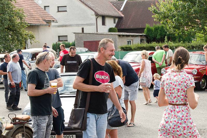 Na start Solopyské jízdy se postavila šedesátka veteránů.