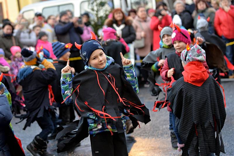 Z rozsvícení vánočního stromu v Uhlířských Janovicích.