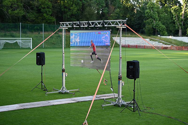 Fanoušci našich fotbalistů na stadionu v kutnohorském Lorci.