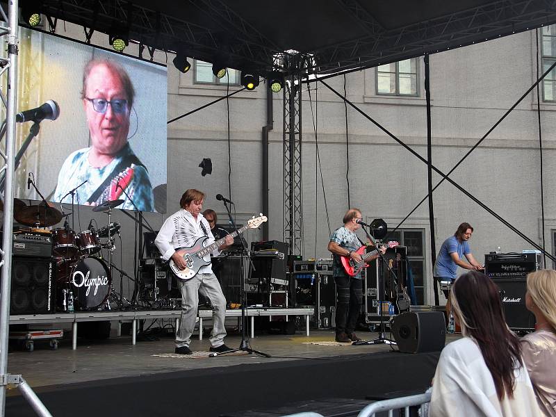 Kulturní léto v GASK uzavřel koncert skupiny Olympic.