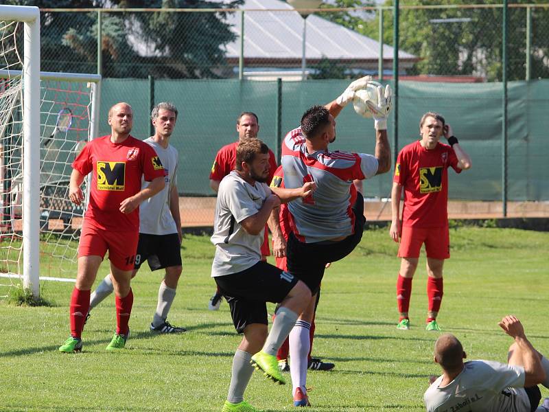 Předkolo Poháru Okresního fotbalového svazu Kutná Hora: TJ Sokol Červené Janovice - FK Záboří nad Labem 2:0 (1:0).