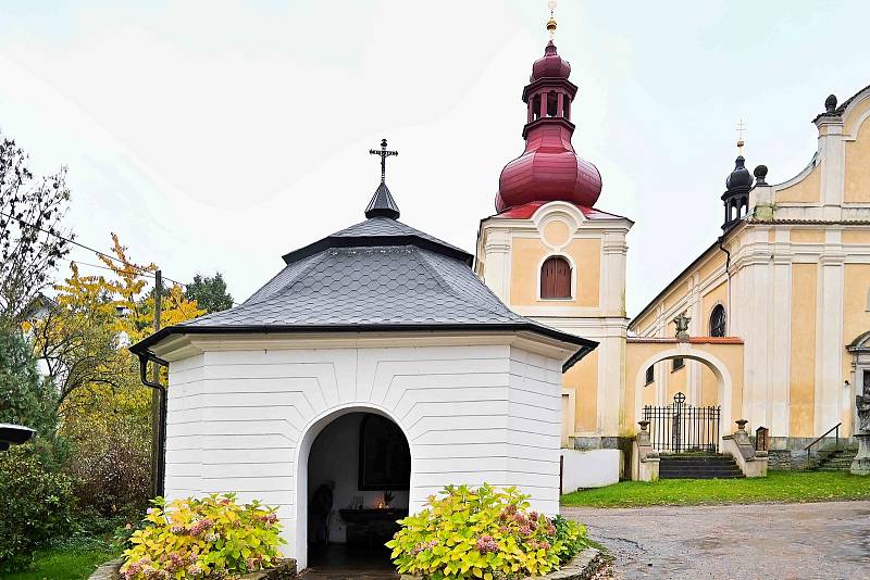 Pramen u kostela sv. Anny v Sudějově.