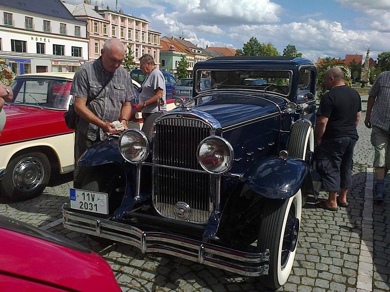 Spanilá jízda veteránů měla rekordní počet účastníků.