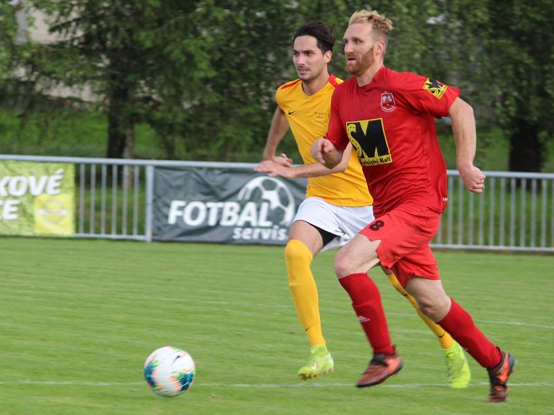 Fotbalový přátelský zápas: FK Uhlířské Janovice - TJ Sokol Červené Janovice 7:1 (2:0).