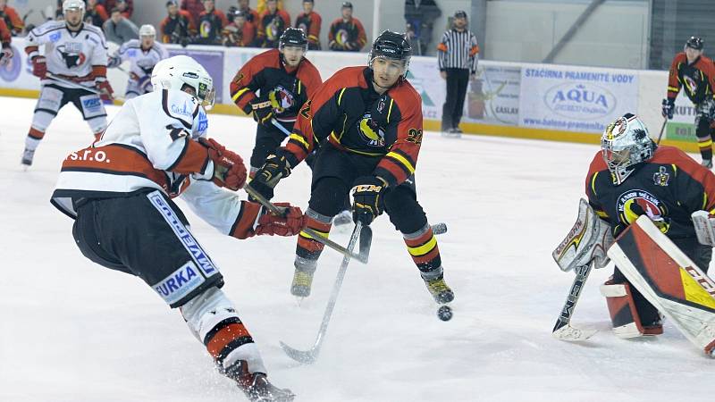 Třetí zápas semifinále play off krajské hokejové ligy mezi Čáslaví a Mělníkem.