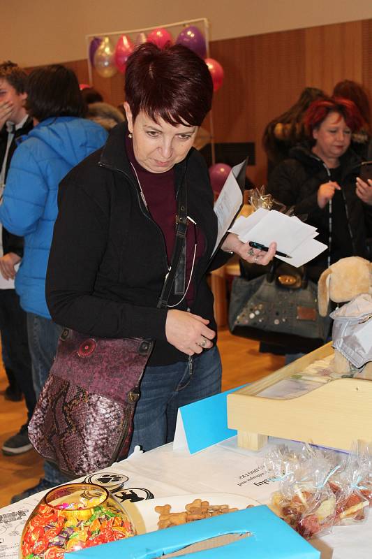 Studenti nabízeli své výrobky a služby na Veletrhu fiktivních firem.