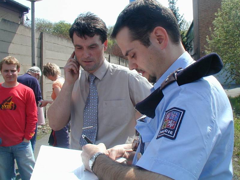 Je Vladimír Gajdoš (uprostřed) jen nastrčenou figurkou ve vyšší hře a policie se o něj zajímá jen na oko?