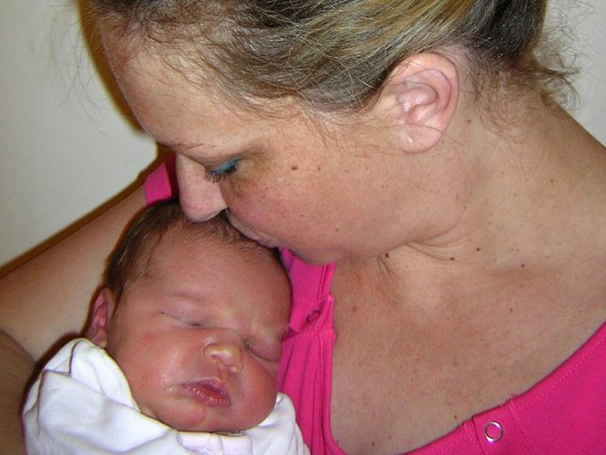 Mia Zápotočná se poprvé rozkřičela 13. června 2019 ve 4.33 hodin v čáslavské porodnici. Pyšní se mírami 3550 gramů a 49 centimetrů. Doma v Dolním Pohleďu ji přivítala maminka Denisa, tatínek Michal a jedenáctiletá sestřička Nina.