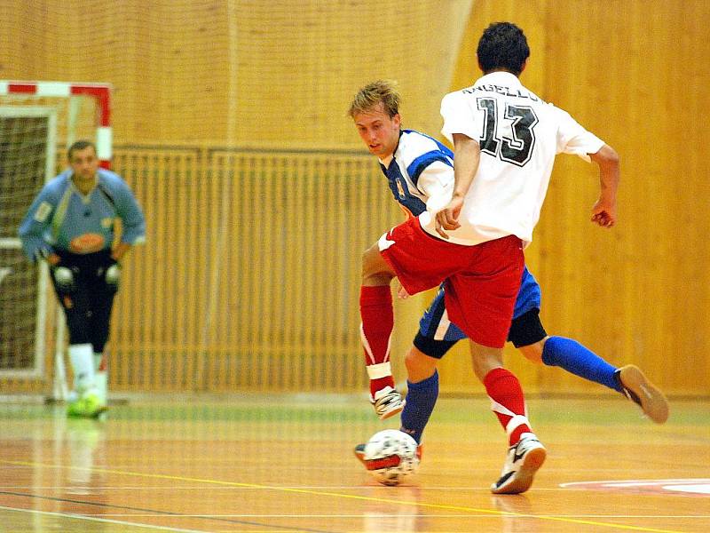 1. kolo 1. futsalové ligy: Benago - Torf Pardubice, 3. září 2010.