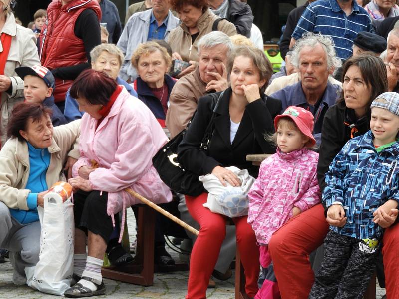 Na gastrofestivalu v Habrech lidé ochutnávali uzeniny, ryby i mléčné výrobky.