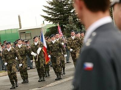 Padesát let vzniku stíhacího letectva na letišti Čáslav.