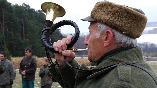 Na každé správné myslivecké sešlosti přivítá příznivce Hubertova cechu  trubač.