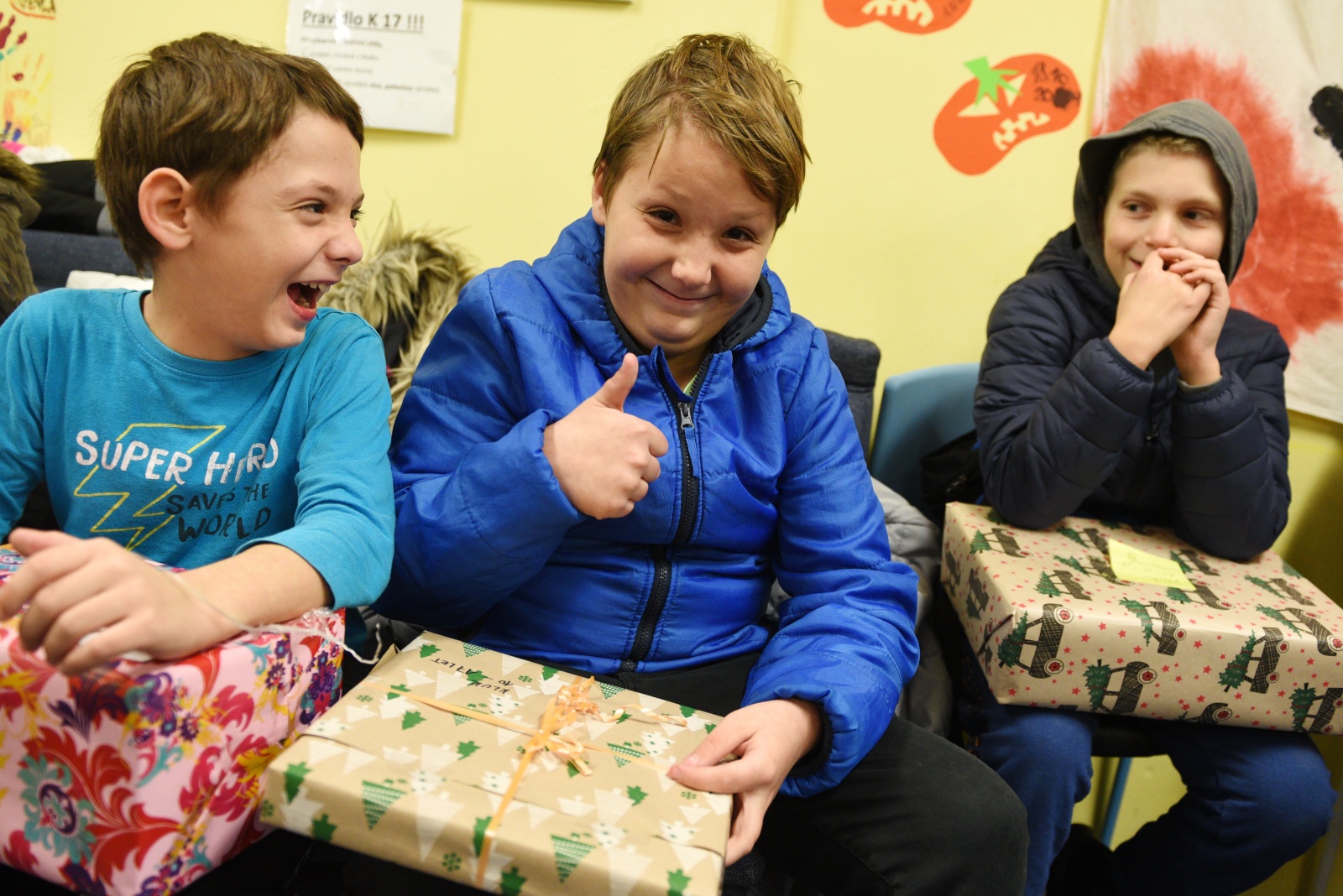 Krabice od bot. Největší sbírka vánočních dárků udělá radost dětem v nouzi  - Kutnohorský deník