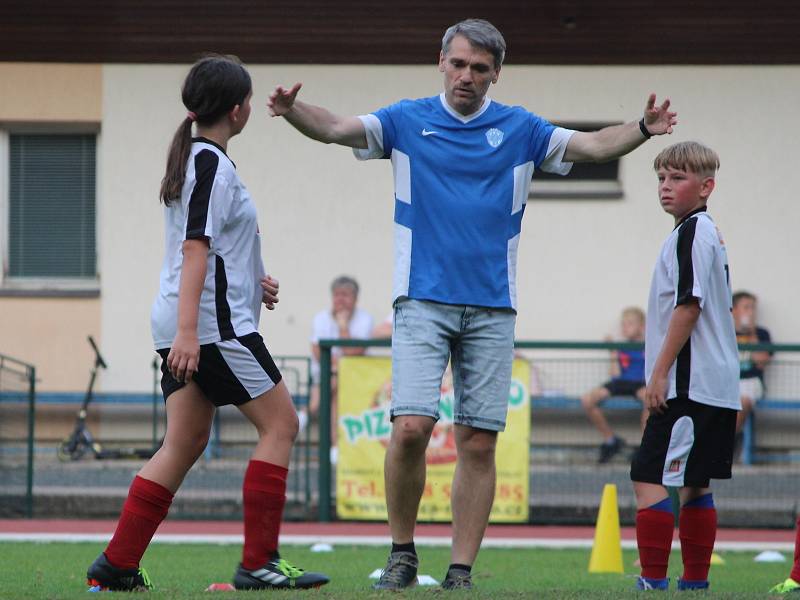 Fotbalový okresní přebor mladších žáků: FK Čáslav dívky - TJ Sokol Golčův Jeníkov 8:4 (4:1).