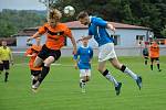 Ve čtvrtfinále okresního fotbalového poháru vyhrála Kutná Hora B (v oranžovém) na hřišti Vrdů B 1:0.