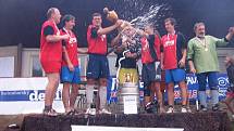 Závěrečný ceremoniál s vyhlášením vítězů a předáním cen všem zúčastněným mužstvům - 1. FC Naděje (1. místo).