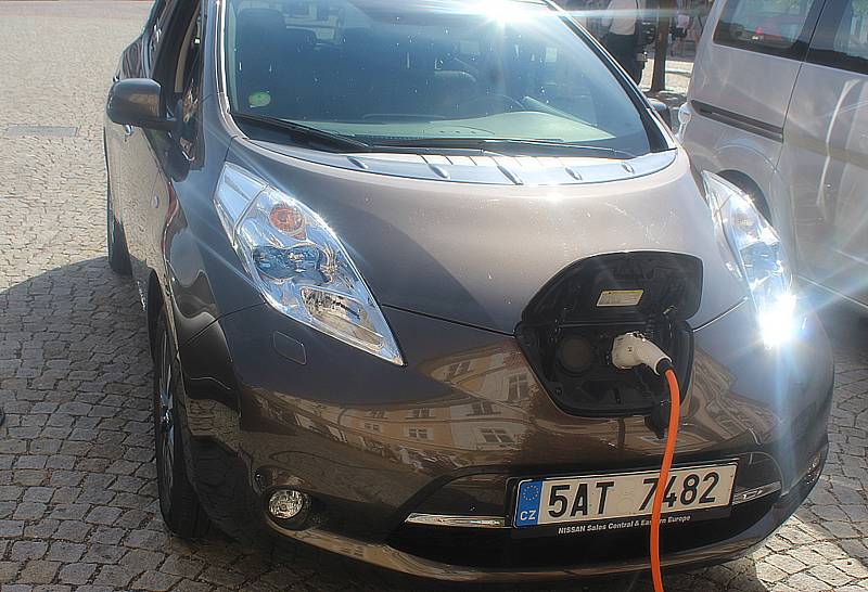 Elektromobily z celé Evropy zavítaly v rámci čtvrtého ročníku Electric Car Rally „eTourEurope“ do Kutné Hory.