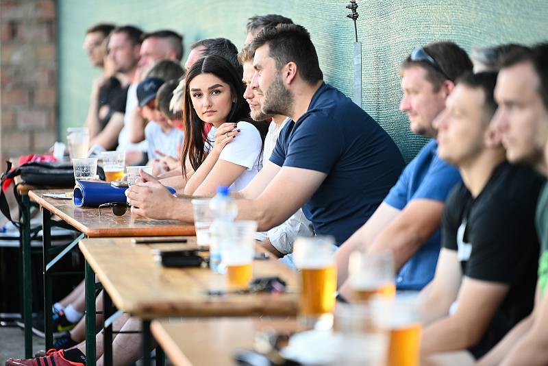 Fanoušci našich fotbalistů na stadionu v kutnohorském Lorci.