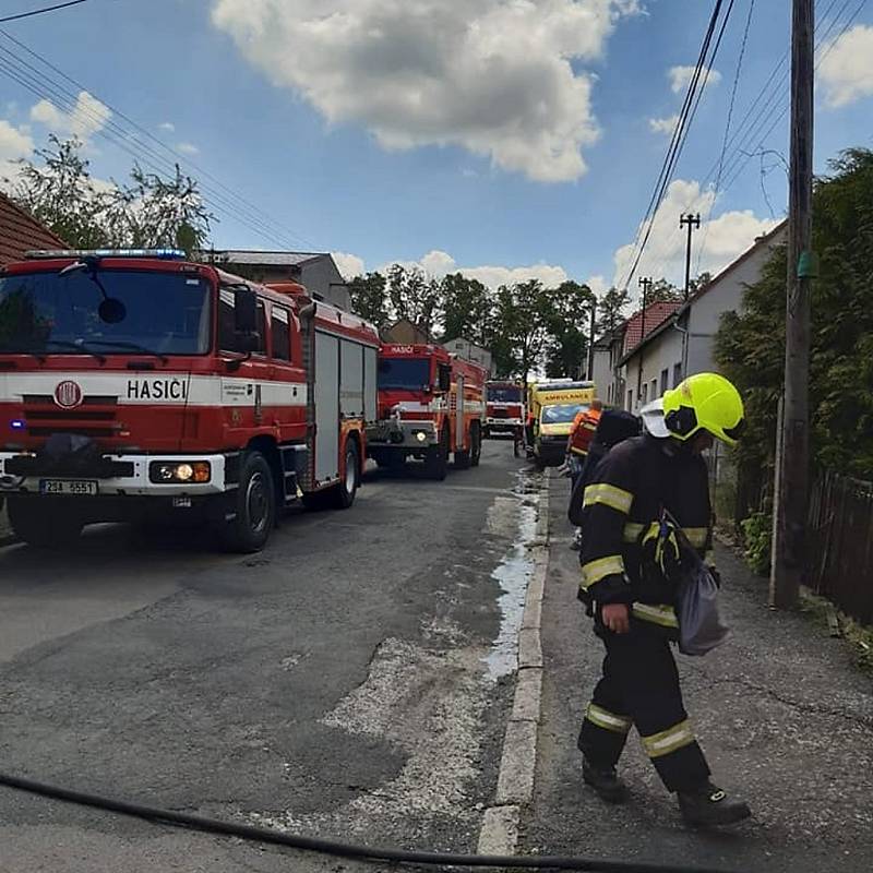 Požár rodinného domu ve Žlebech.