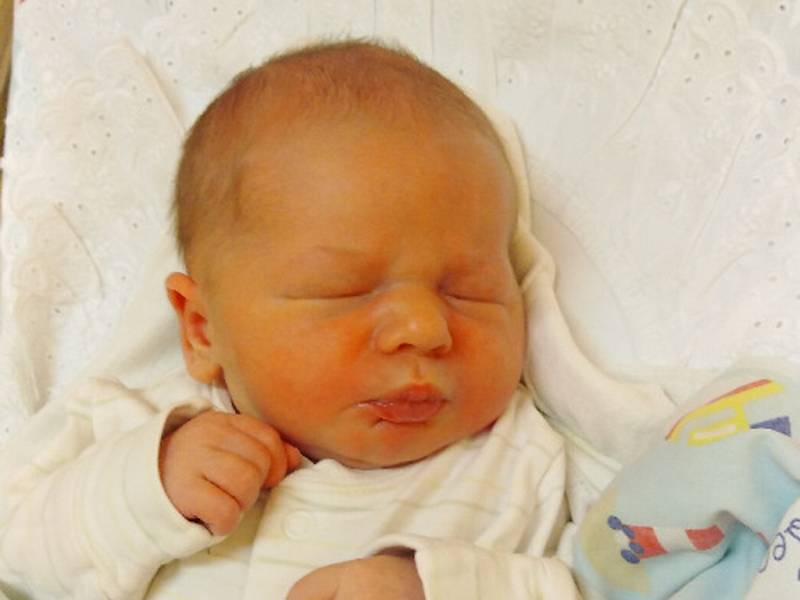Matyáš Popek se narodil 18. prosince 2019 v 10.33 hodin v čáslavské porodnici. Pyšnil se porodními mírami 3900 gramů a 53 centimetrů. Doma v Ledči nad Sázavou ho přivítali maminka Natálie s tatínkem Davidem.