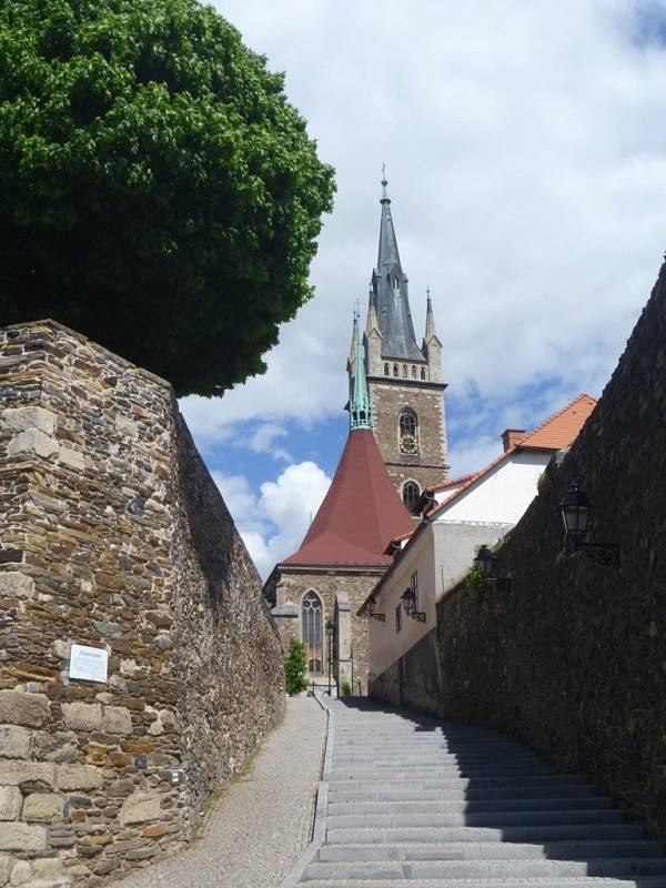 Jana Havlíčková vyfotografovala lokalitu u Žižkovy brány v Čáslavi a s ní i vedle stojící historické Hlaváčovy domy.