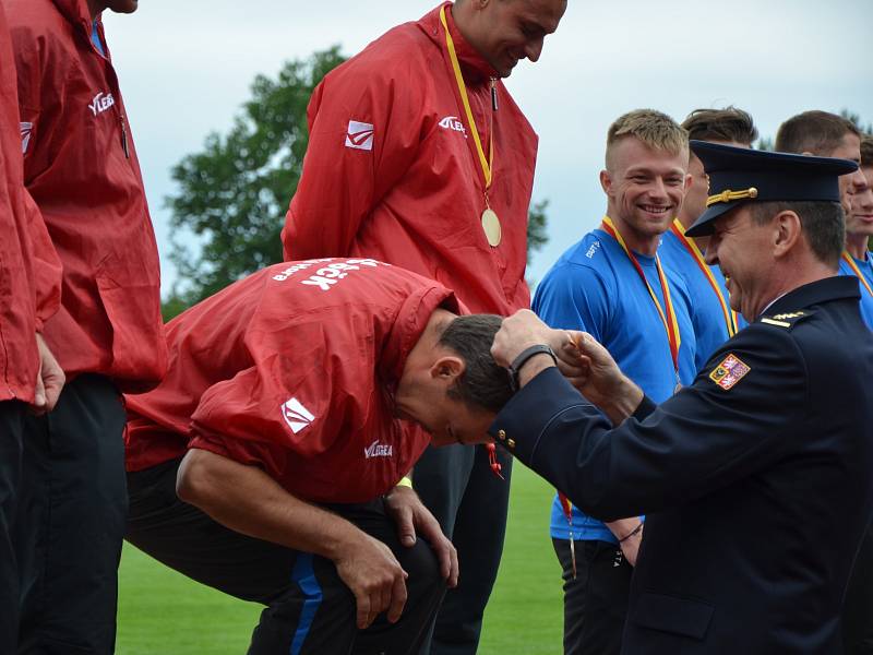 Z krajské soutěže v požárním sportu profesionálních a dobrovolných hasičů na stadionu Olympia v Kutné Hoře.