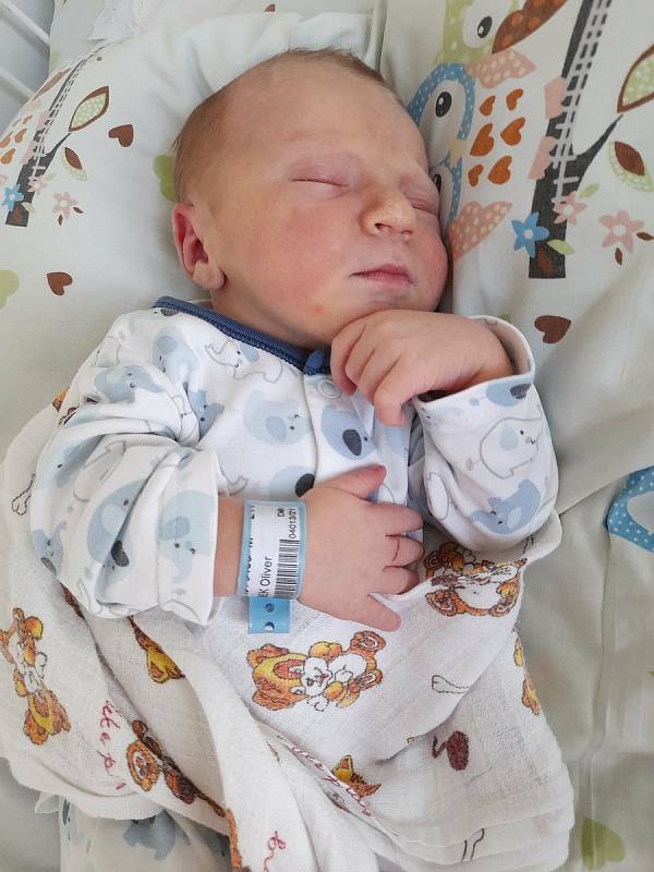 Oliver Zoubek přišel na svět 14. října 2021 ve 4.50 hodin v čáslavské porodnici. Pyšnil se porodní váhou 3840 gramů a mírou 51 centimetrů. Doma ve Zbýšově se z něj těší maminka Klára a tatínek Lukáš.