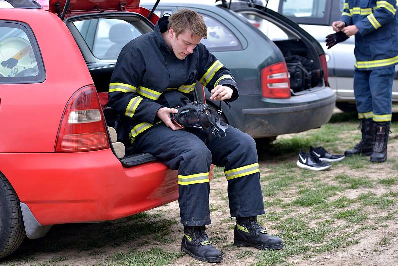 Na kopci Vysoká u Kutné Hory změřili síly hasiči v soutěži ve výstupu na místní rozhlednu.