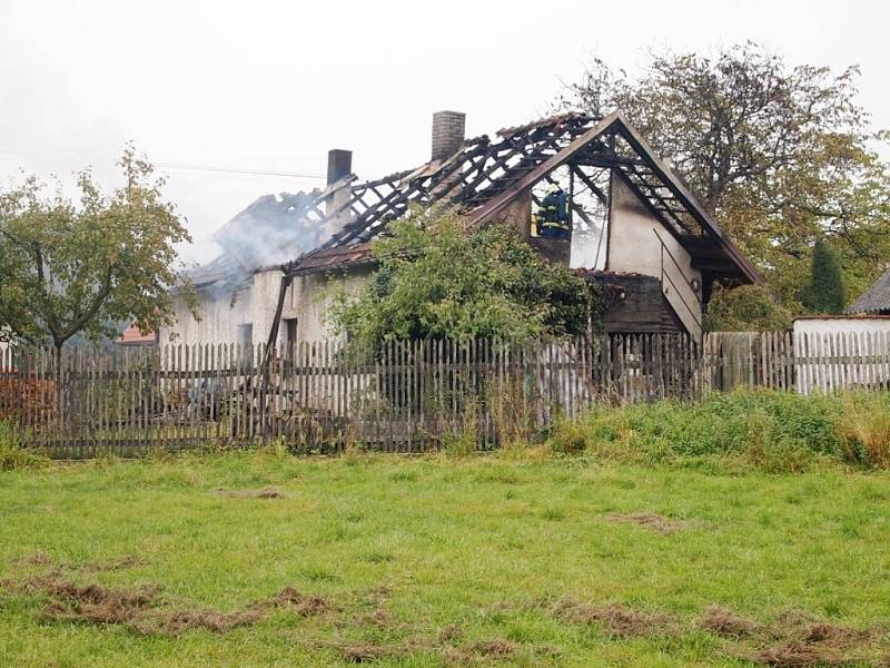 Požár rodinného domu v Sudějově 9. října 2013