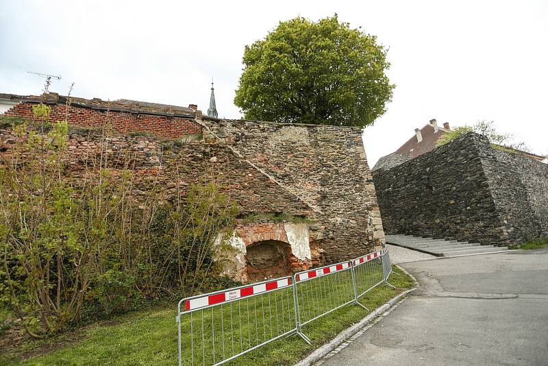 Hradby nad Podměstským rybníkem v Čáslavi.