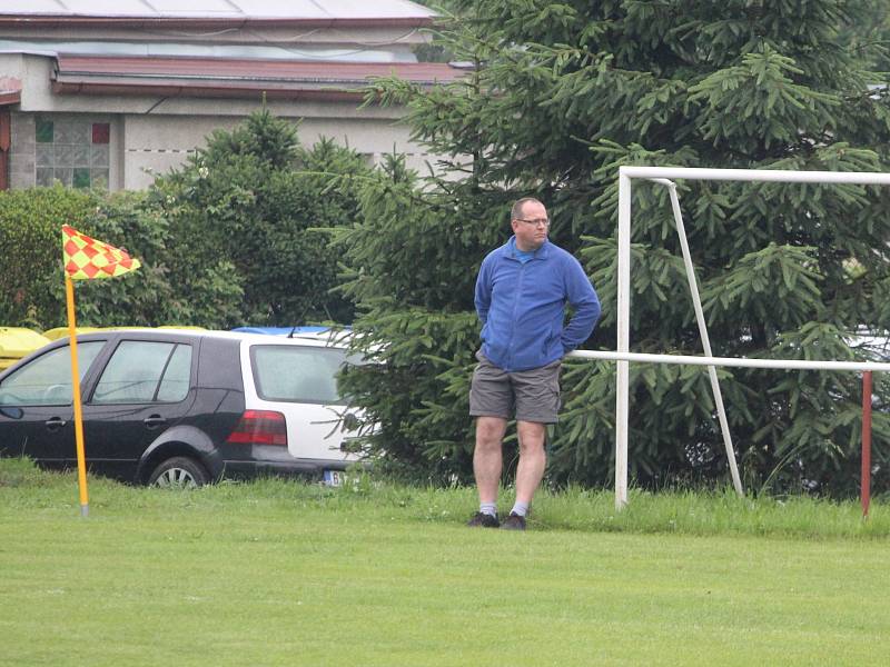 Letní liga Pivovaru Kutná Hora: TJ Sokol Červené Janovice - SK Církvice 8:4 (5:1).