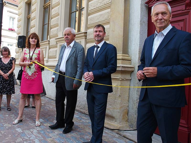 Ze slavnostního otevření knihovny v ulici Na Náměti v Kutné Hoře.