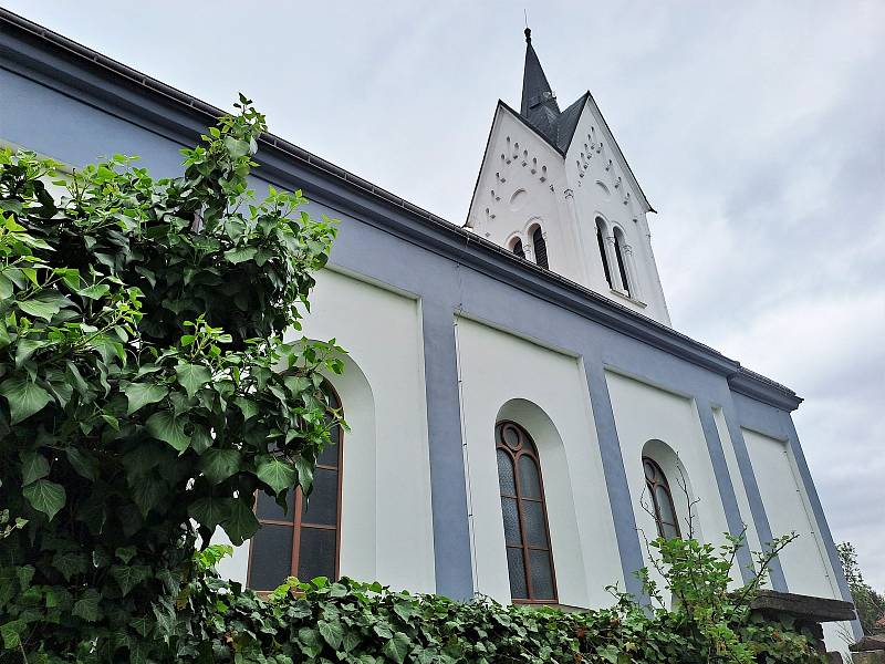 Evangelický kostel v Opatovicích u Zbýšova.