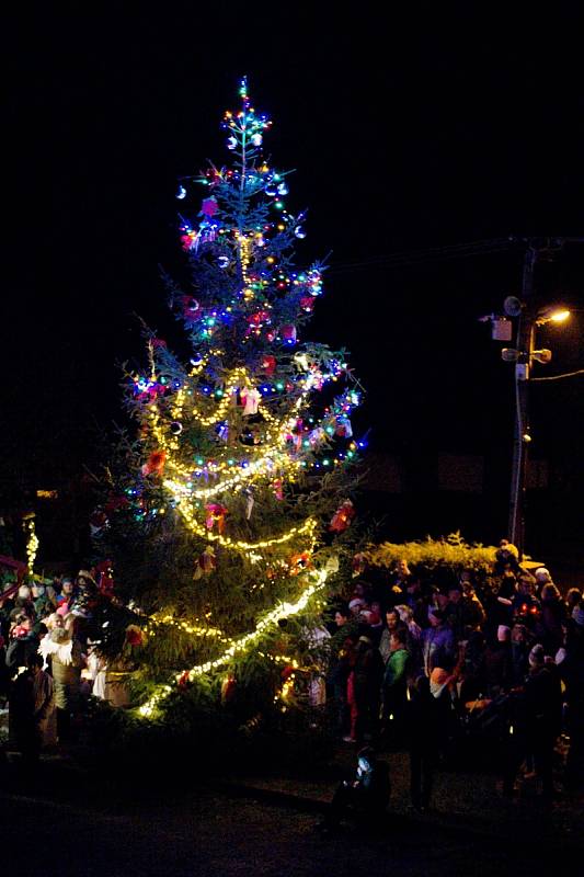 Ze zahájení adventu v Ratajích nad Sázavou.