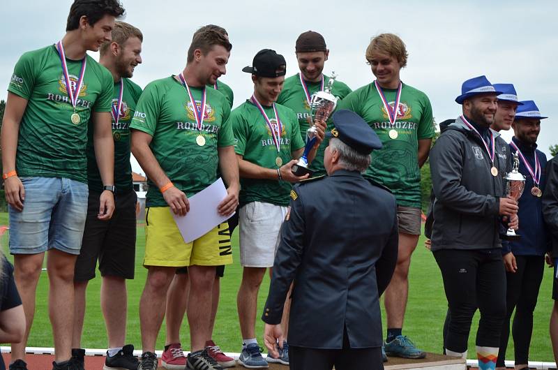 Z krajské soutěže v požárním sportu profesionálních a dobrovolných hasičů na stadionu Olympia v Kutné Hoře.